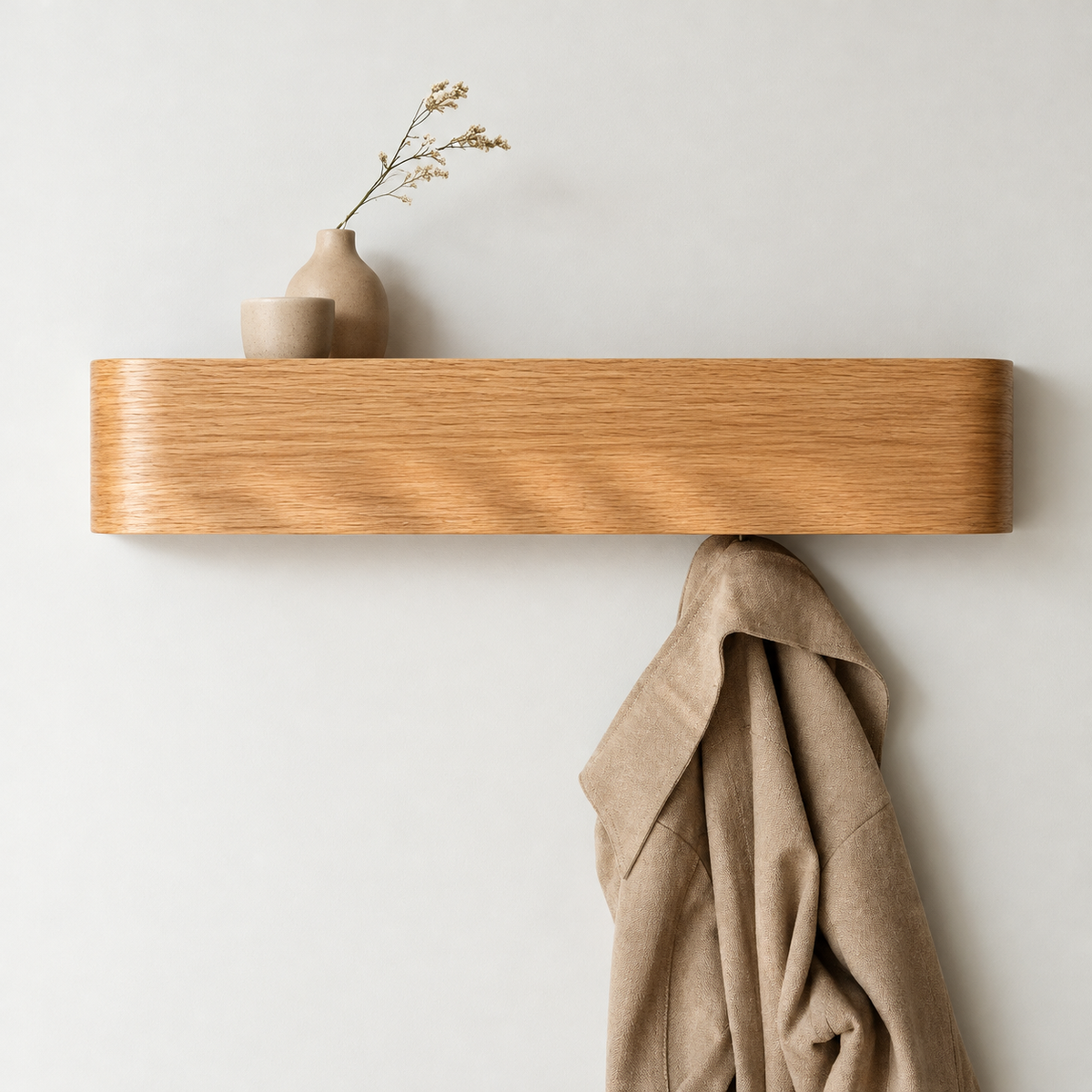 Porte-manteau mural en bois de pin au design minimaliste
